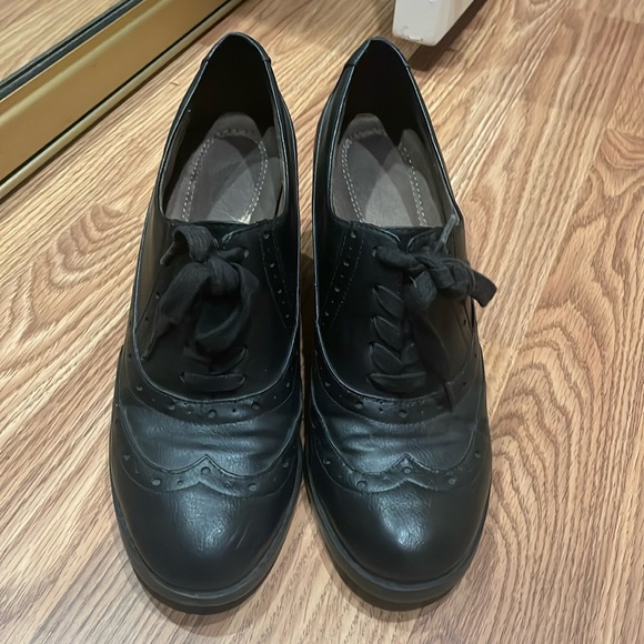 Natural Soul Shoes - Black saddle shoes small boot heel 8.5